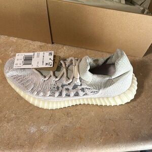 NWT Yeezy 350v2 cmpct